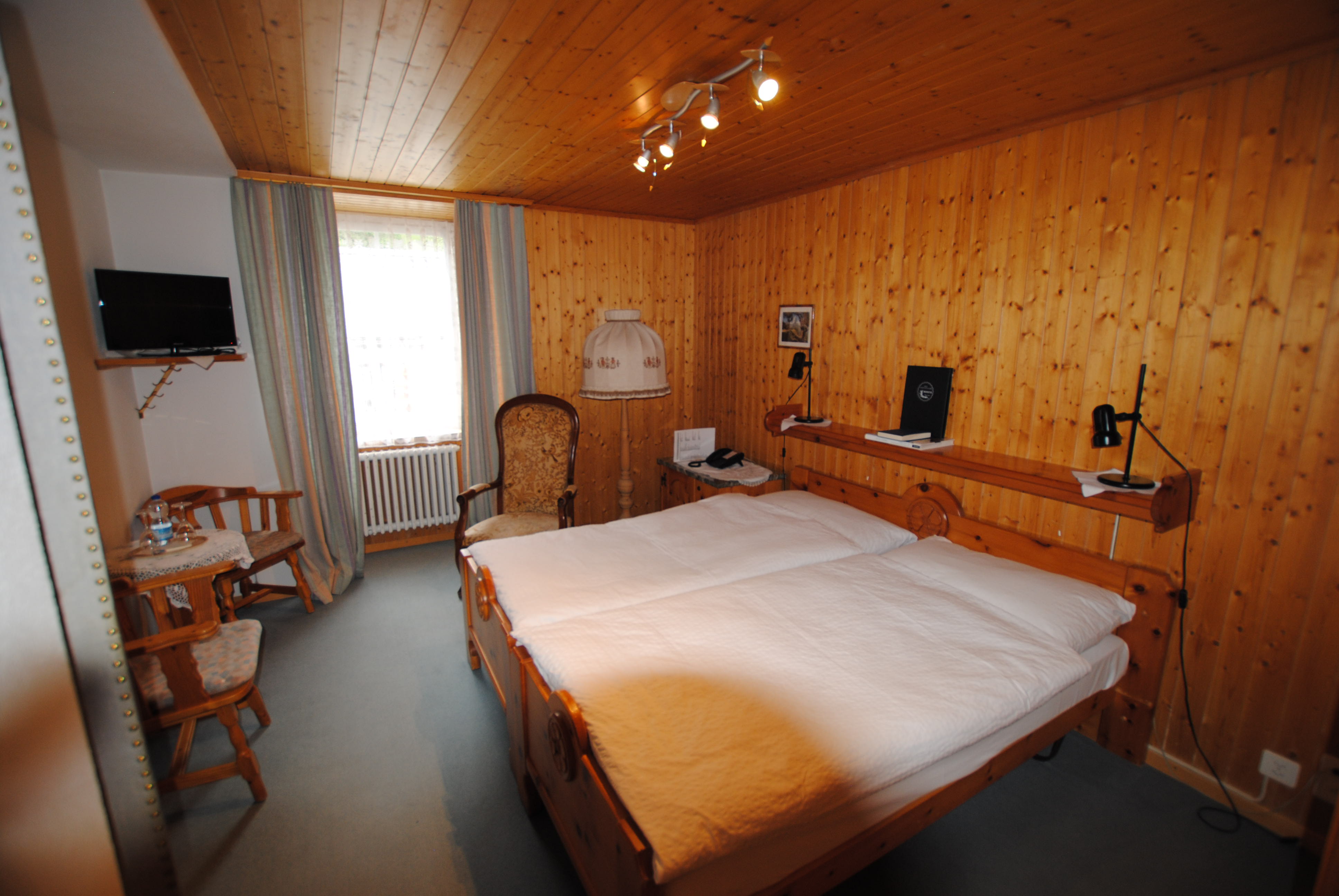 Urlaub-mit-Hund: Standart Doppelzimmer - Hotel Croix d`Or et Poste